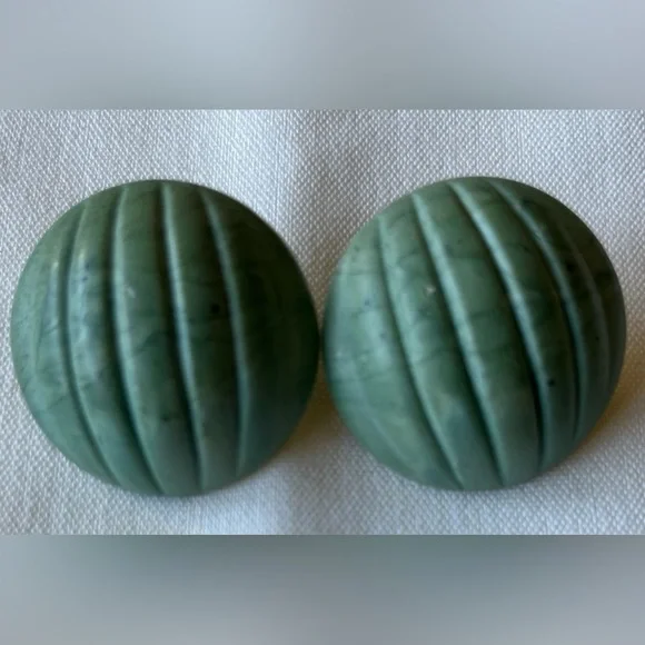 Jade Stone Ribbed Earrings - Picture 15 of 16